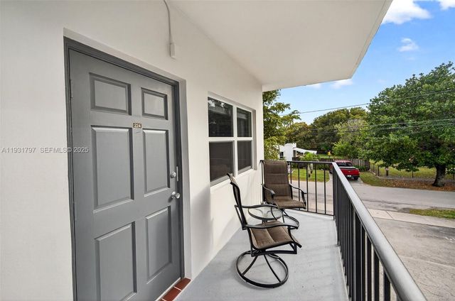 415 NE 2nd St 224, Hallandale Beach, FL 33009