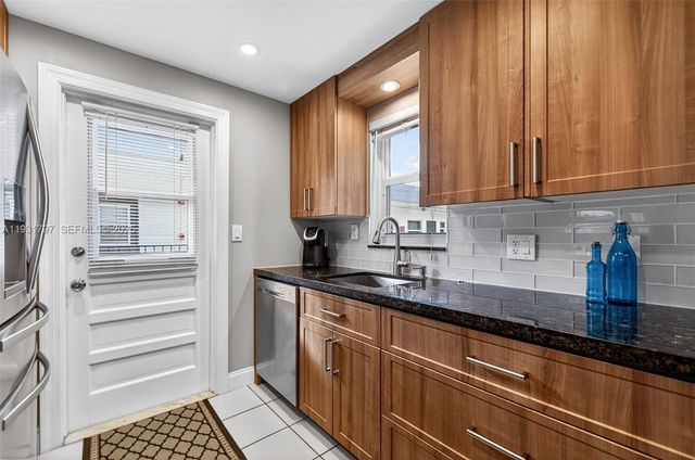 415 NE 2nd St 224, Hallandale Beach, FL 33009