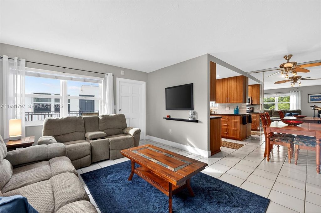 415 NE 2nd St 224, Hallandale Beach, FL 33009