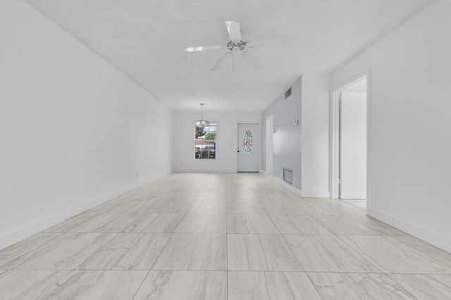 811 Salem Lane, Greenacres, FL 33467