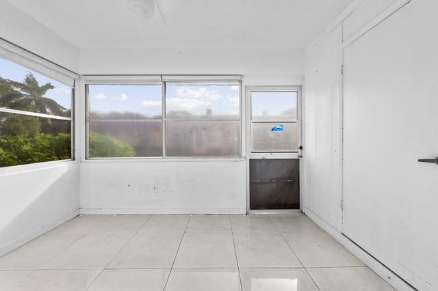 811 Salem Lane, Greenacres, FL 33467