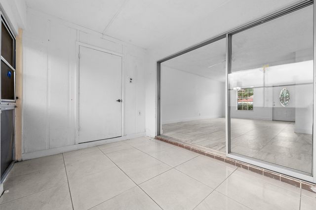 811 Salem Lane, Greenacres, FL 33467