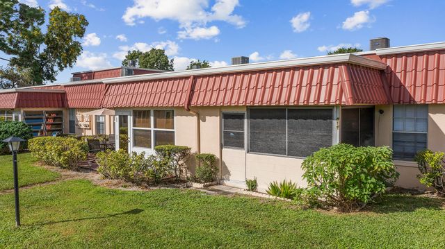 811 Salem Lane, Greenacres, FL 33467