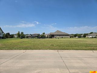 1743 N Deer Run, Fremont, NE 68025