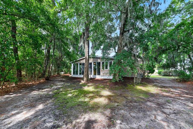 48 Alexander Glennie Dr., Pawleys Island, SC 29585