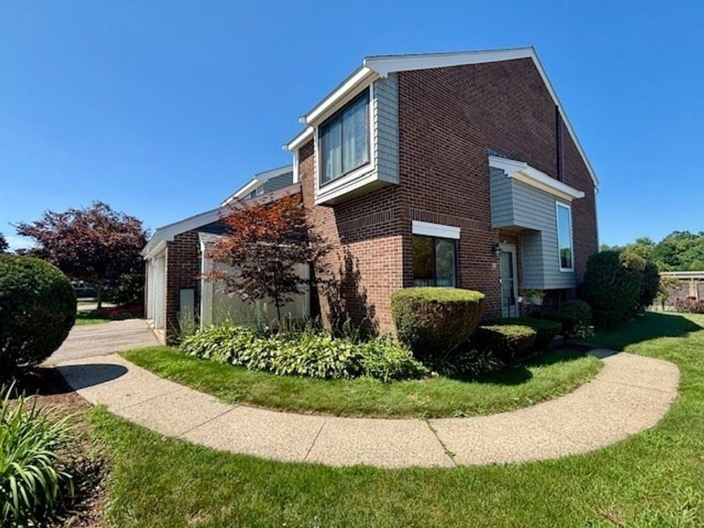 272 Greenbrook Drive 272, Stoughton, MA 02072