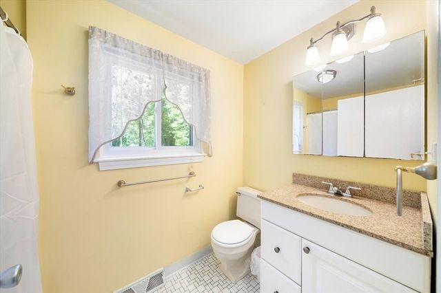 7 Hundred Oaks Ln, Ashland, MA 01721