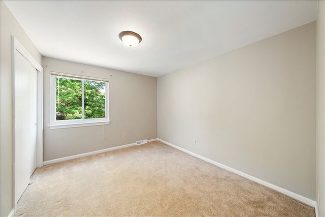 7 Hundred Oaks Ln, Ashland, MA 01721