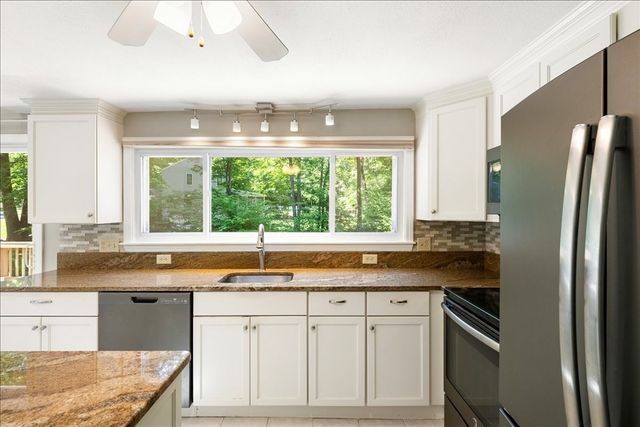 7 Hundred Oaks Ln, Ashland, MA 01721