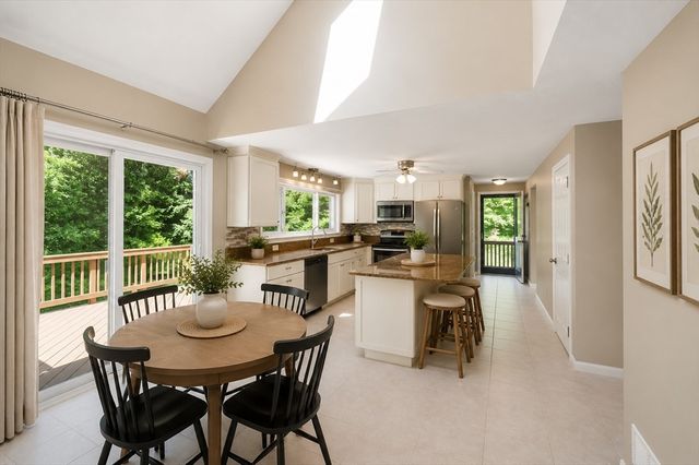 7 Hundred Oaks Ln, Ashland, MA 01721
