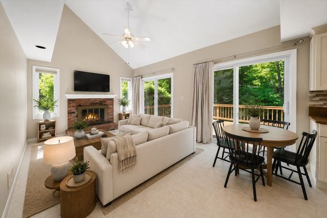 7 Hundred Oaks Ln, Ashland, MA 01721