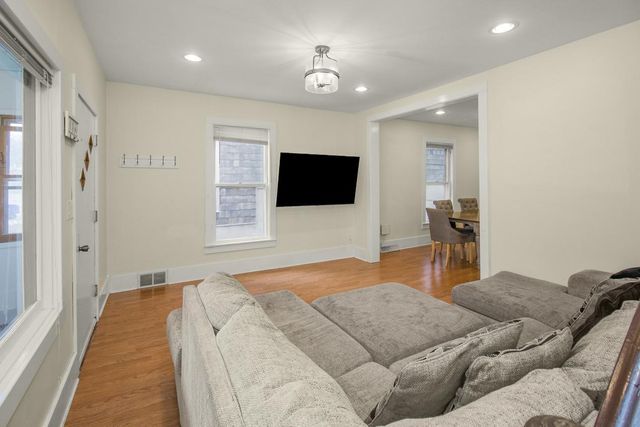 83 King Street E, Saint Paul, MN 55107