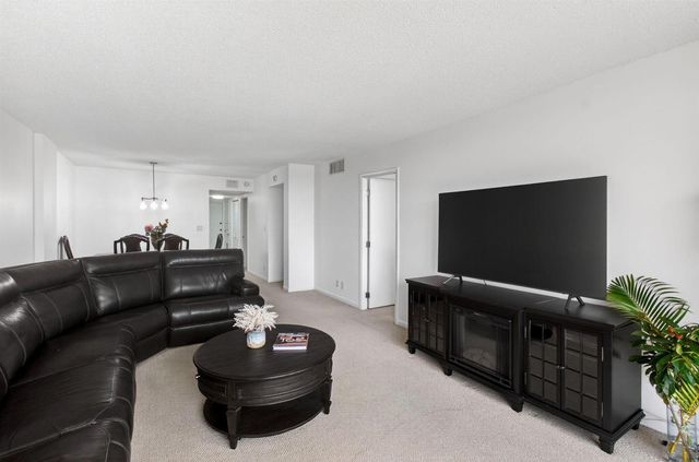 555 NW 4 Avenue 4230, Boca Raton, FL 33432