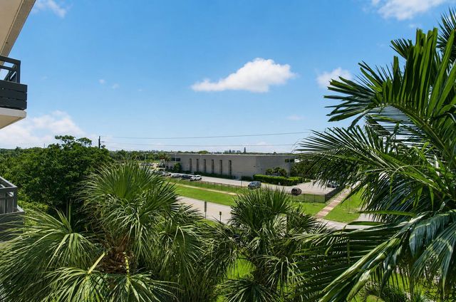 555 NW 4 Avenue 4230, Boca Raton, FL 33432
