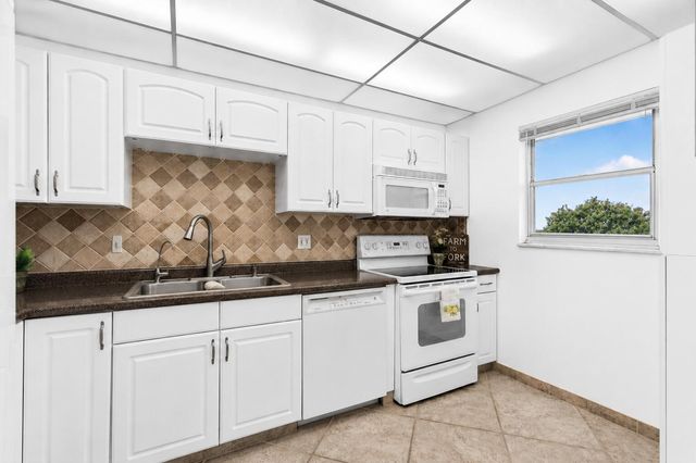 555 NW 4 Avenue 4230, Boca Raton, FL 33432