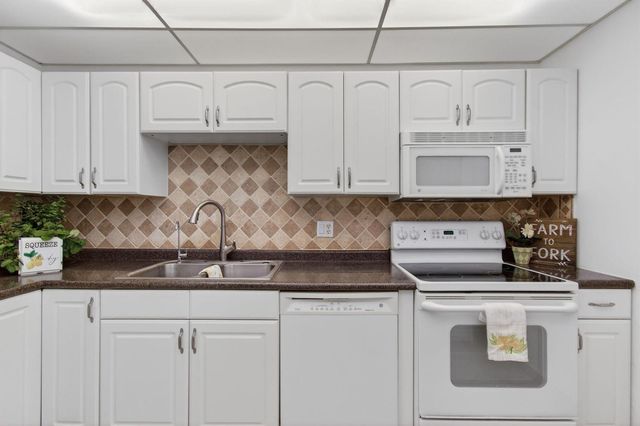 555 NW 4 Avenue 4230, Boca Raton, FL 33432