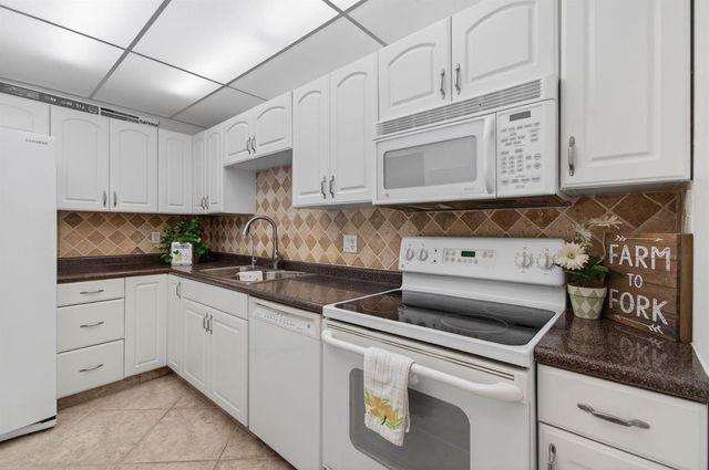 555 NW 4 Avenue 4230, Boca Raton, FL 33432