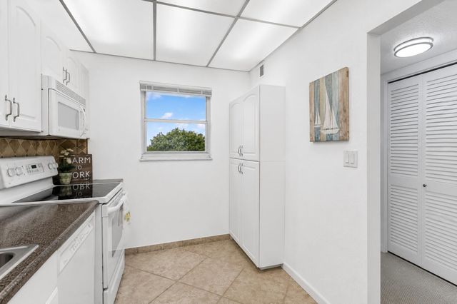 555 NW 4 Avenue 4230, Boca Raton, FL 33432