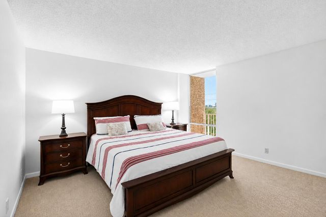 555 NW 4 Avenue 4230, Boca Raton, FL 33432
