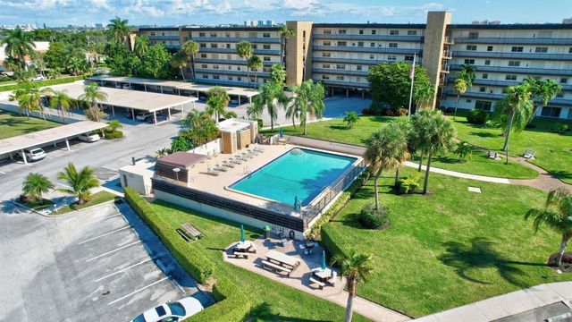 555 NW 4 Avenue 4230, Boca Raton, FL 33432
