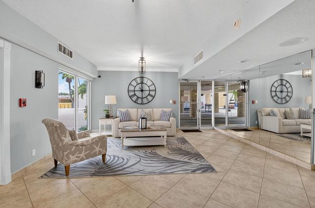 555 NW 4 Avenue 4230, Boca Raton, FL 33432