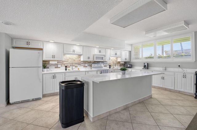555 NW 4 Avenue 4230, Boca Raton, FL 33432