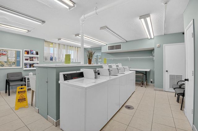 555 NW 4 Avenue 4230, Boca Raton, FL 33432