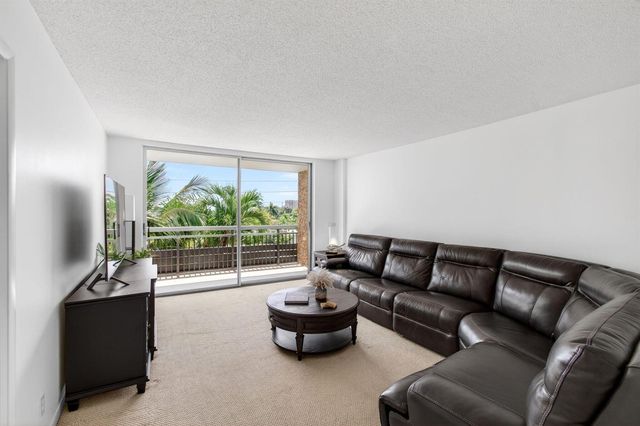 555 NW 4 Avenue 4230, Boca Raton, FL 33432