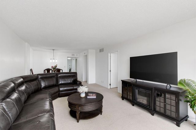 555 NW 4 Avenue 4230, Boca Raton, FL 33432