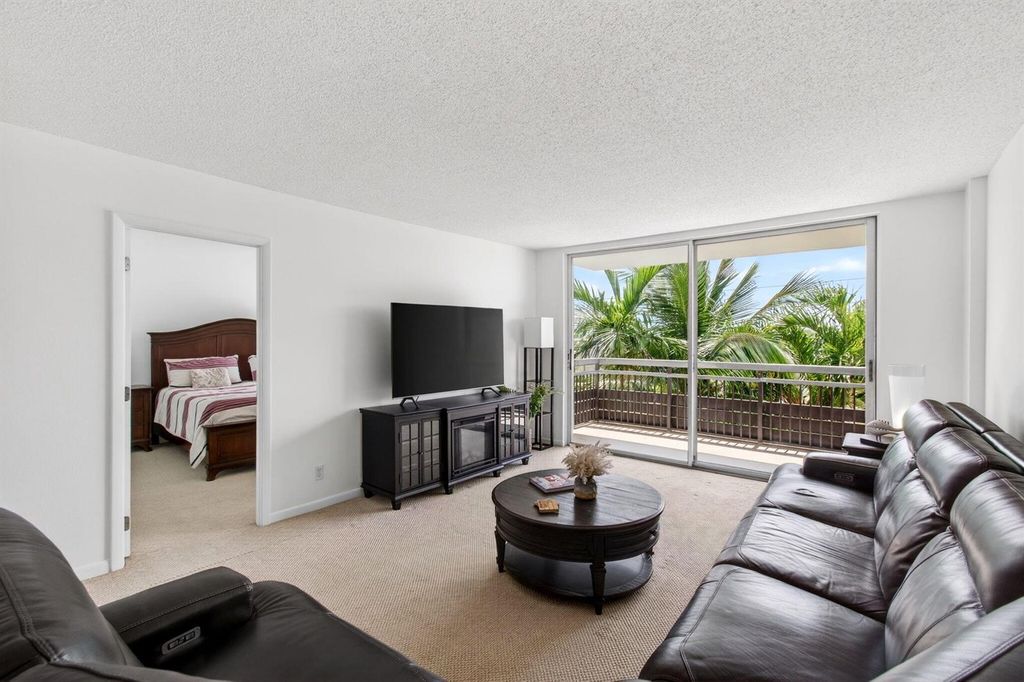 555 NW 4 Avenue 4230, Boca Raton, FL 33432