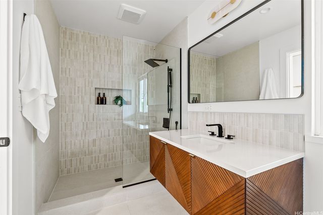 1251 Kainui Drive, Kailua, HI 96734