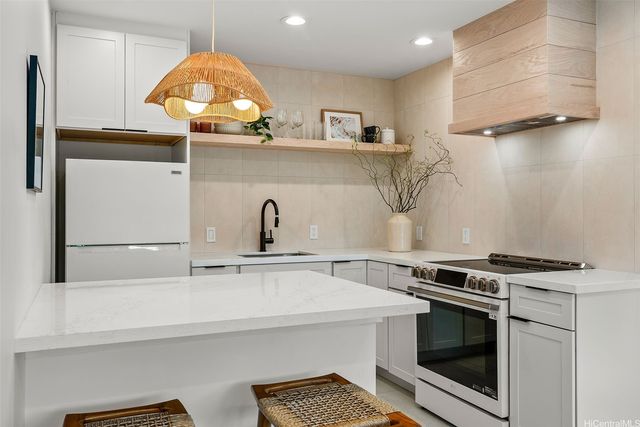 1251 Kainui Drive, Kailua, HI 96734