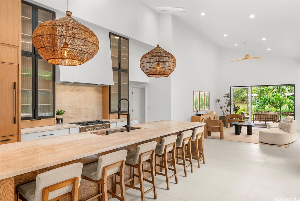 1251 Kainui Drive, Kailua, HI 96734