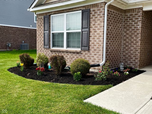 4678 W Otway Lane, New Palestine, IN 46163