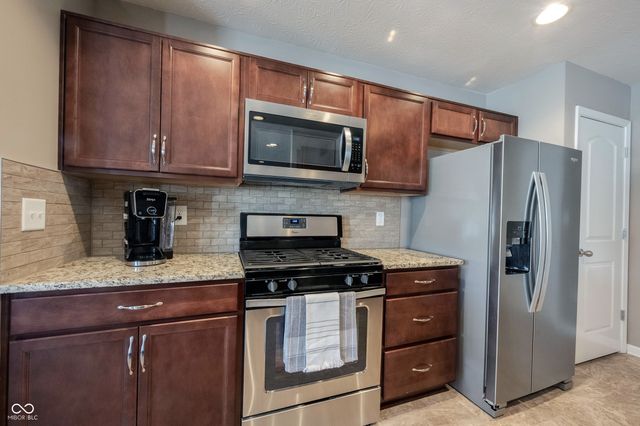 4678 W Otway Lane, New Palestine, IN 46163