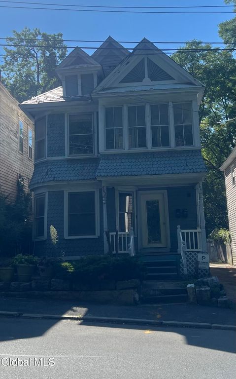 562 Crane Street, Schenectady, NY 12303