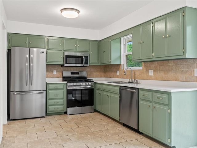 1229 Michele Drive, Excelsior Springs, MO 64024