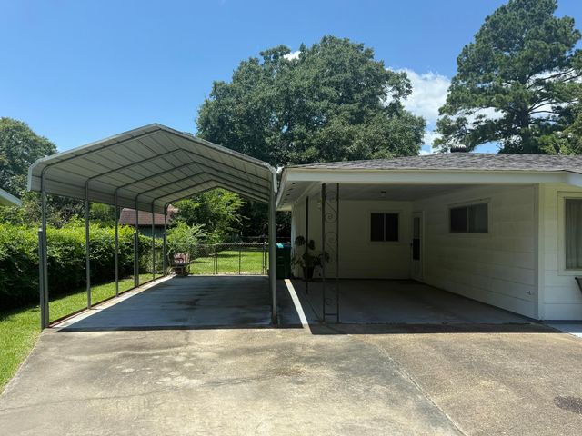103 Elizabeth Ave., Petal, MS 39465