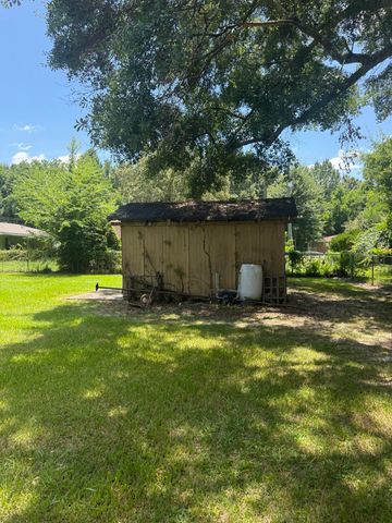 103 Elizabeth Ave., Petal, MS 39465