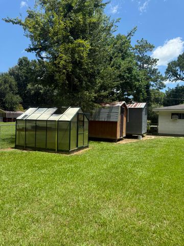 103 Elizabeth Ave., Petal, MS 39465