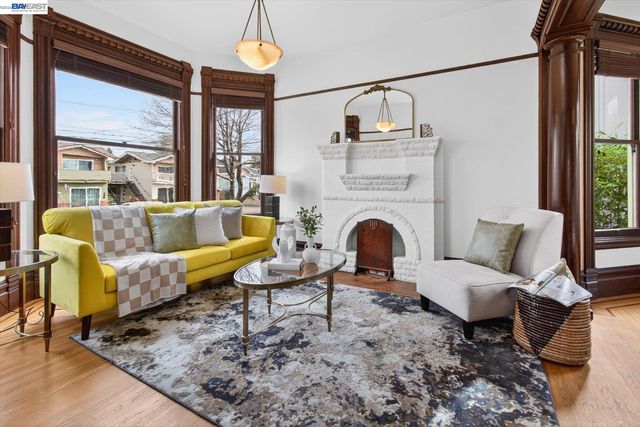 2214 Clinton Ave, Alameda, CA 94501