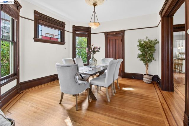 2214 Clinton Ave, Alameda, CA 94501