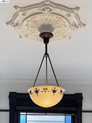 2214 Clinton Ave, Alameda, CA 94501