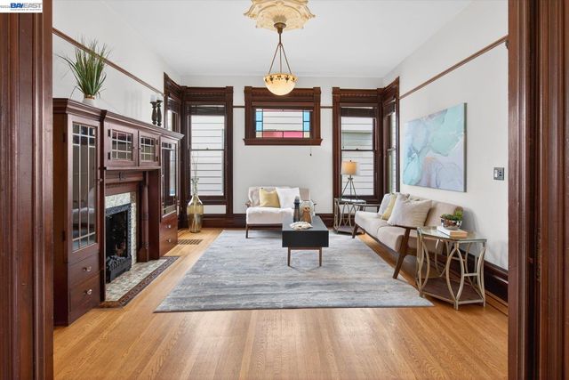 2214 Clinton Ave, Alameda, CA 94501