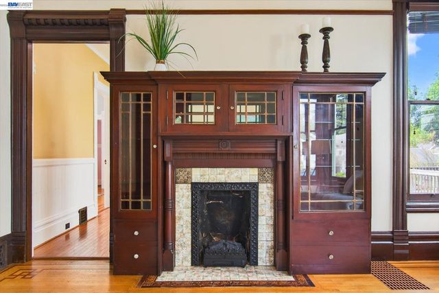 2214 Clinton Ave, Alameda, CA 94501