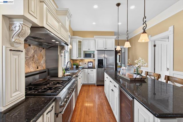 2214 Clinton Ave, Alameda, CA 94501