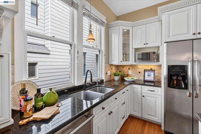 2214 Clinton Ave, Alameda, CA 94501