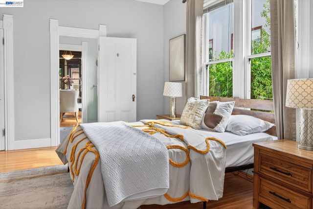 2214 Clinton Ave, Alameda, CA 94501