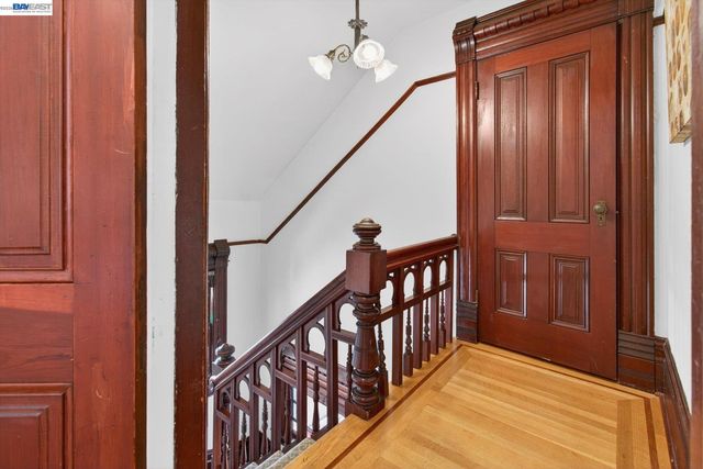 2214 Clinton Ave, Alameda, CA 94501