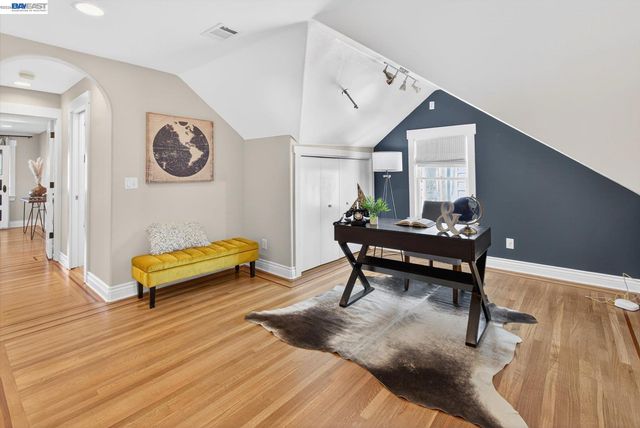 2214 Clinton Ave, Alameda, CA 94501